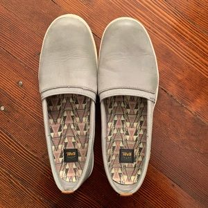 Women’s teva leather slip on slipper size 9
